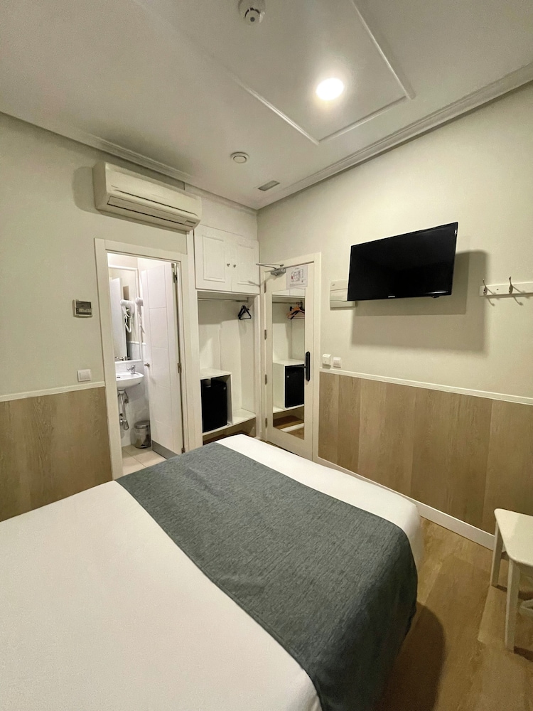 Hostal Madrid 12/50