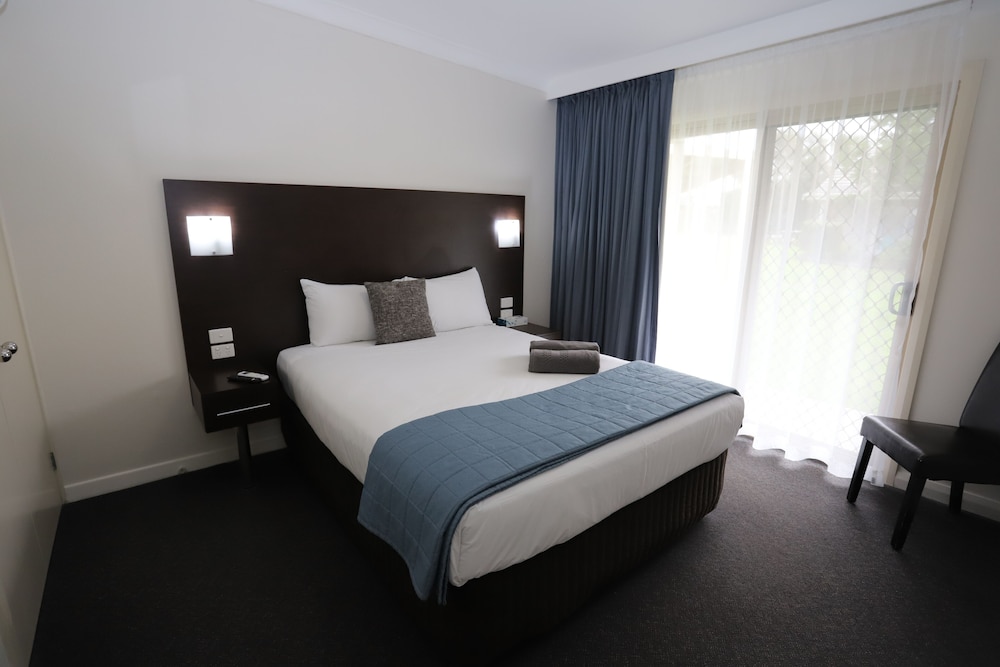 Sleepy Hill Motor Inn 15/50