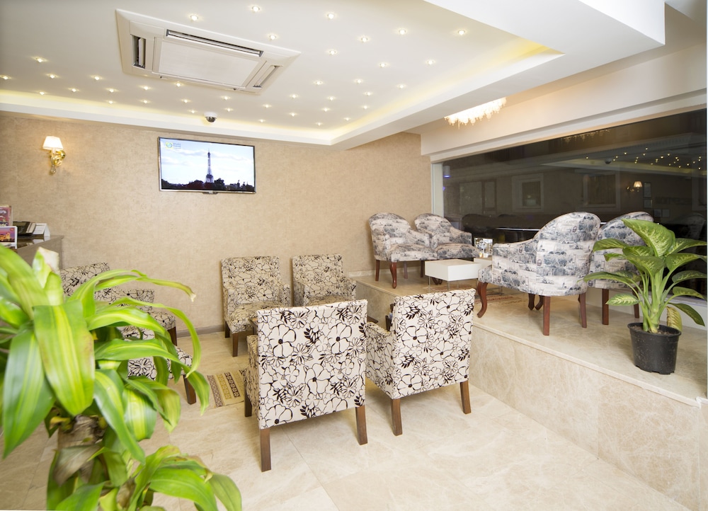 GOLDEN RAIN HOTEL 16/25