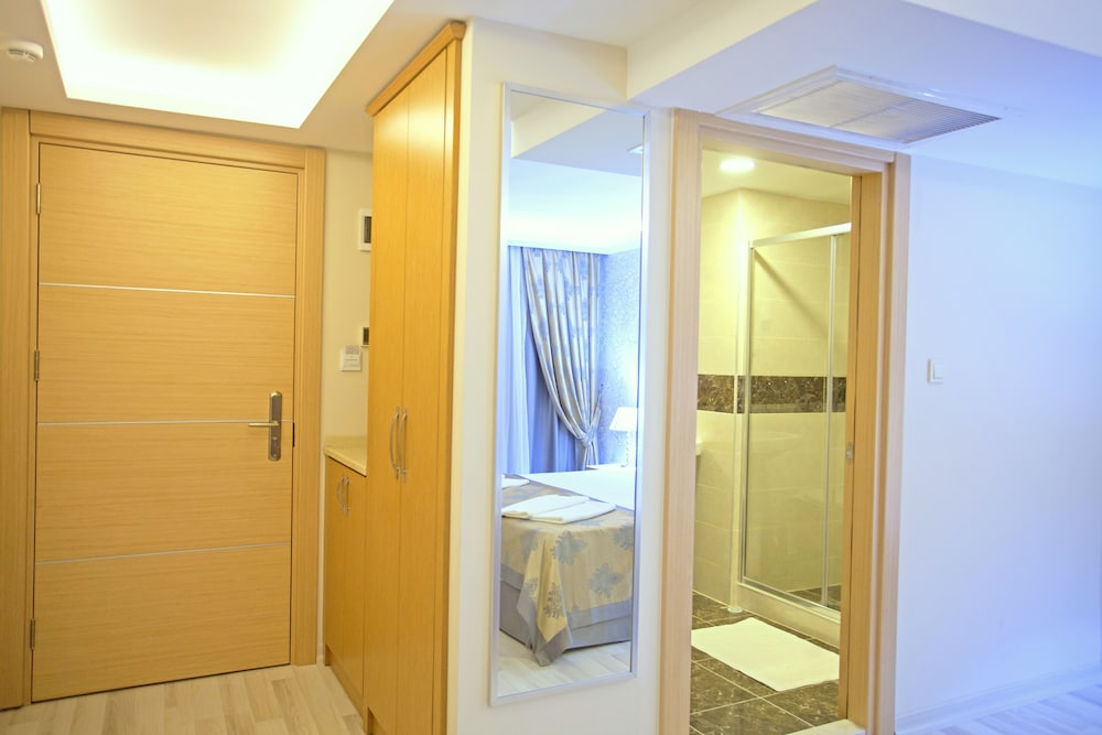 WAW HOTEL GALATAPORT 60/61
