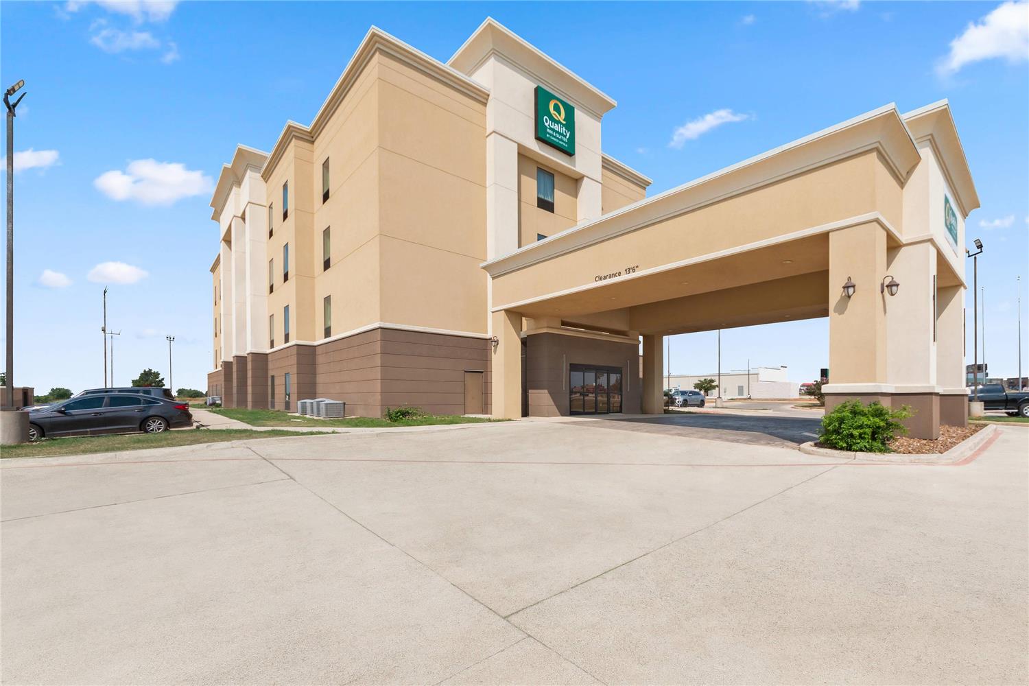 Quality Inn & Suites Pearsall, TX 15/20
