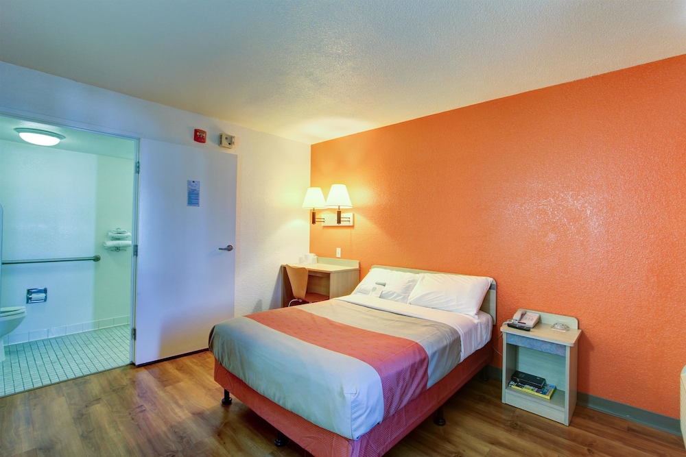 Motel6 La Mesa, CA - San Diego 32/58