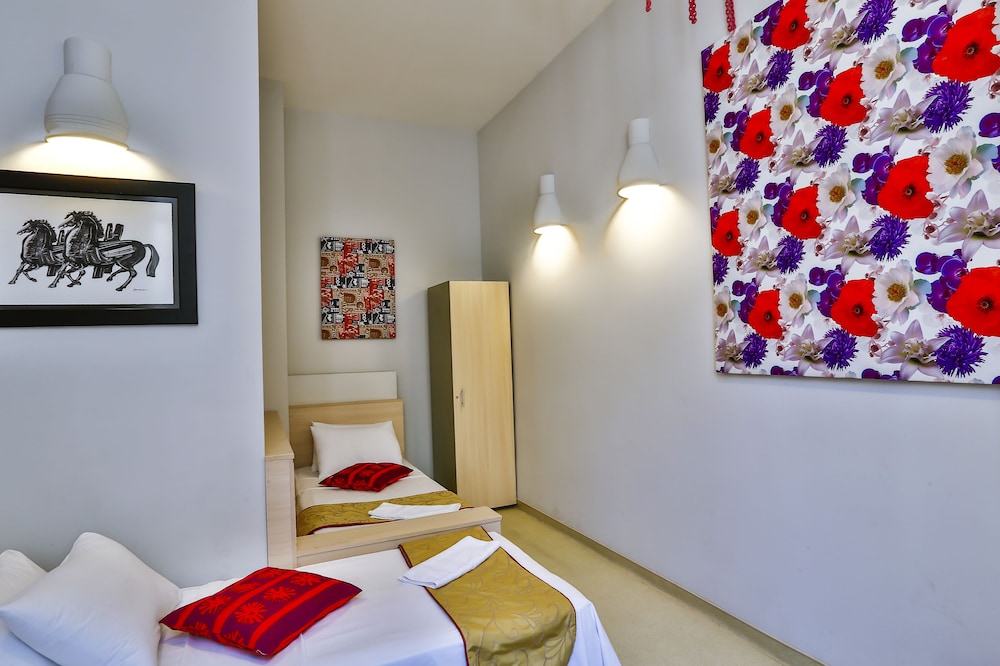 Han Hostel Airport North Hotel 62/75