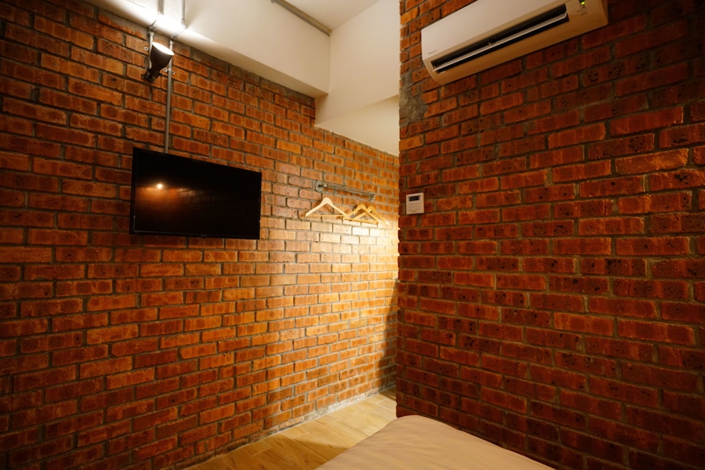 Brick Box Hotel 31/45