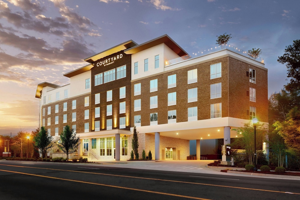 Holiday Inn & Suites Atlanta N - Chamblee Dunwoody image