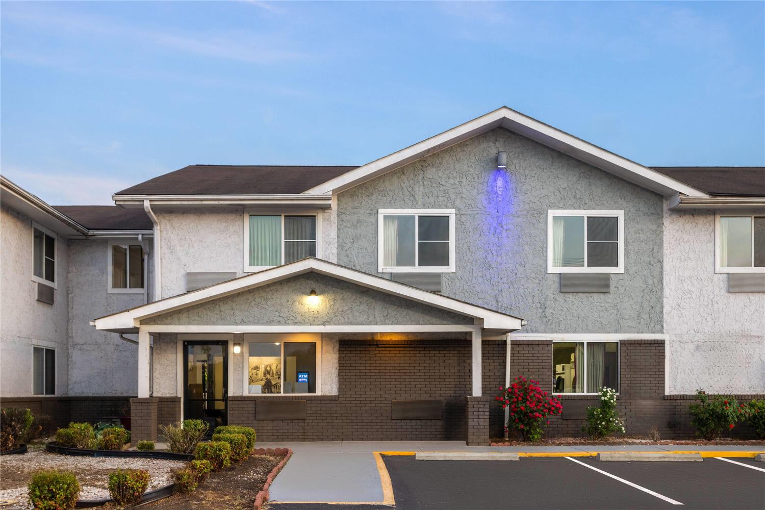 Super 8 by Wyndham South Boston VA 2/31