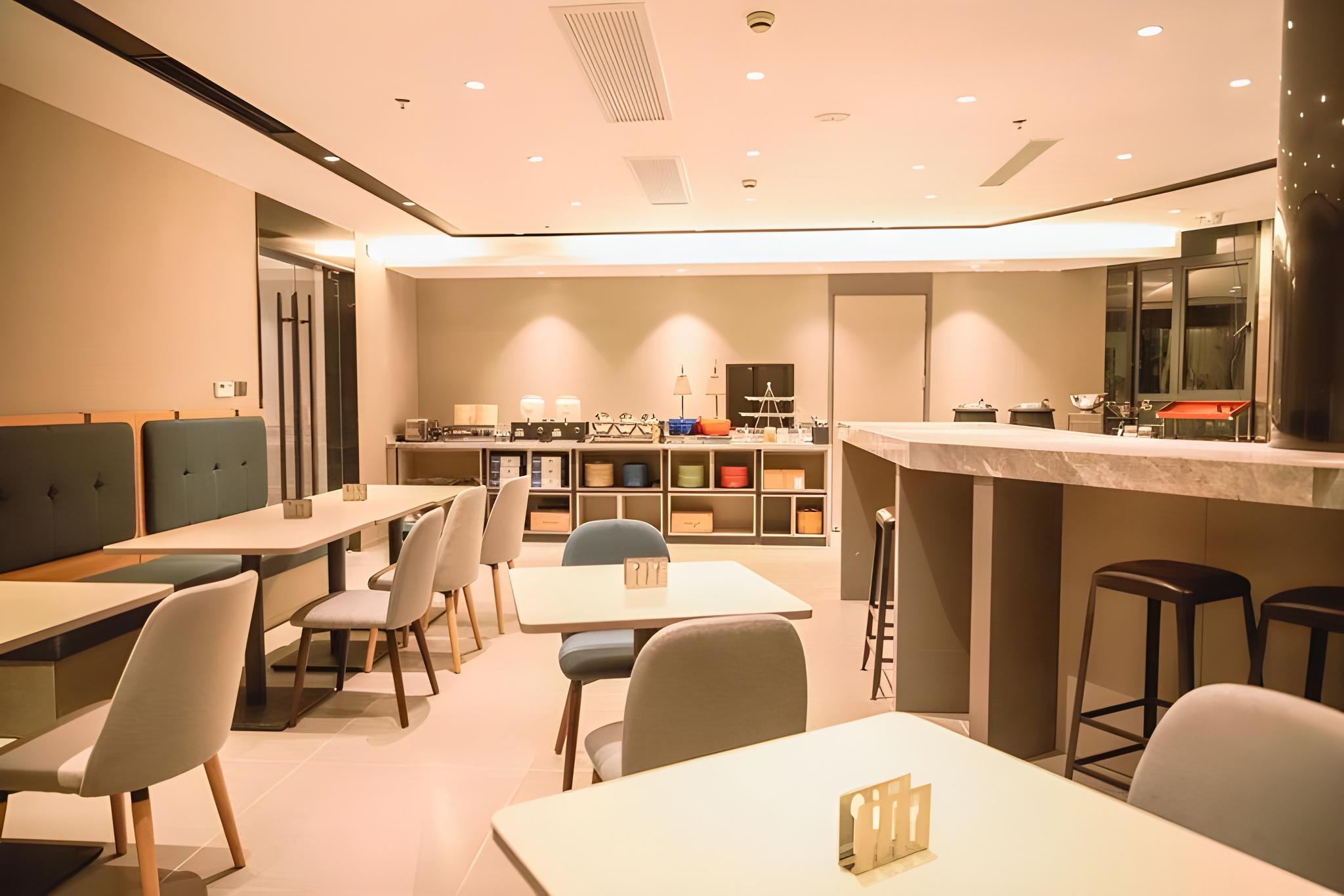 Home Inn Selected Hotel (Shanghai Pudong Lujiazui Oriental Pearl Store) 32/38