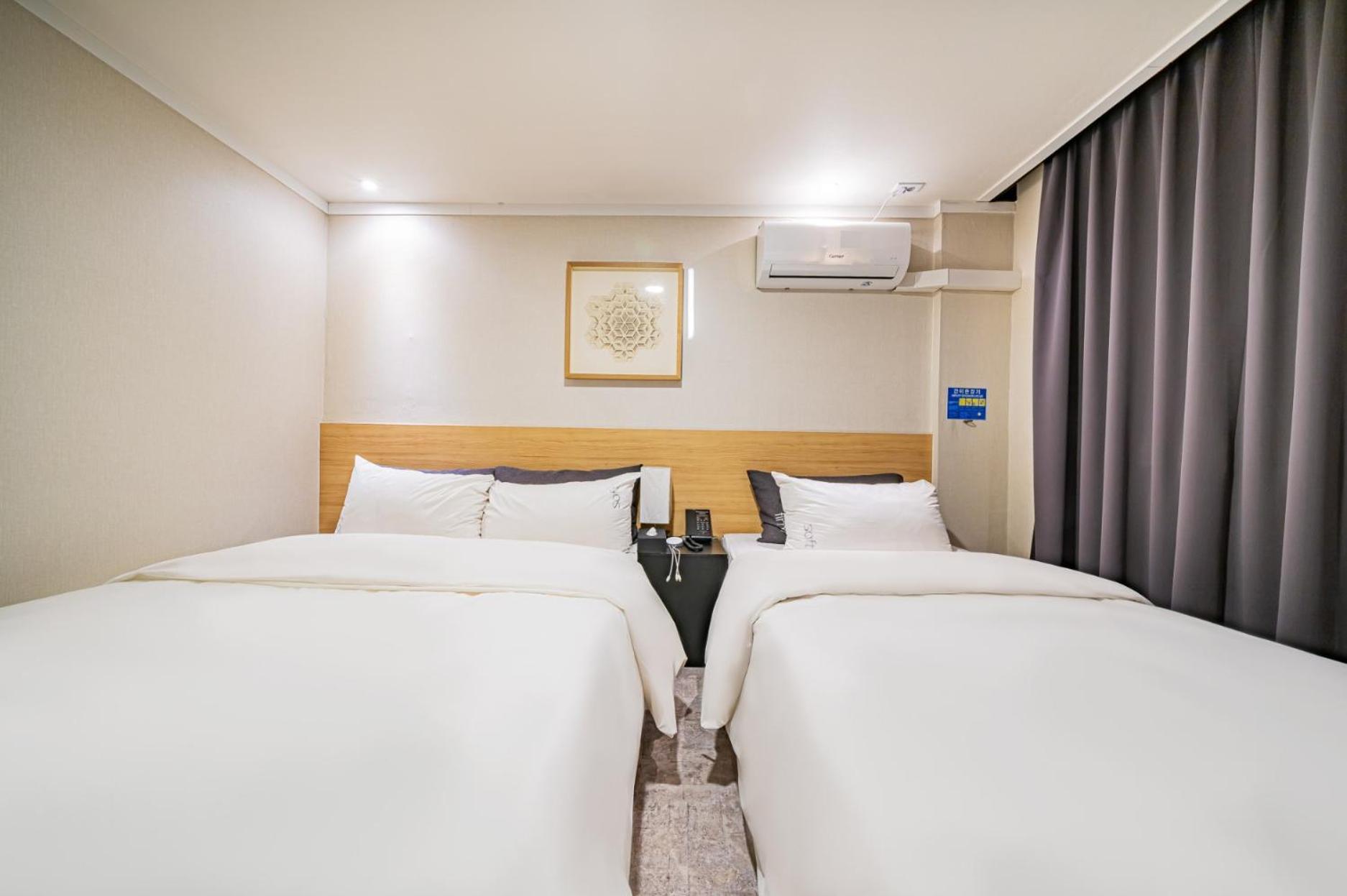 Room, Twin Beds