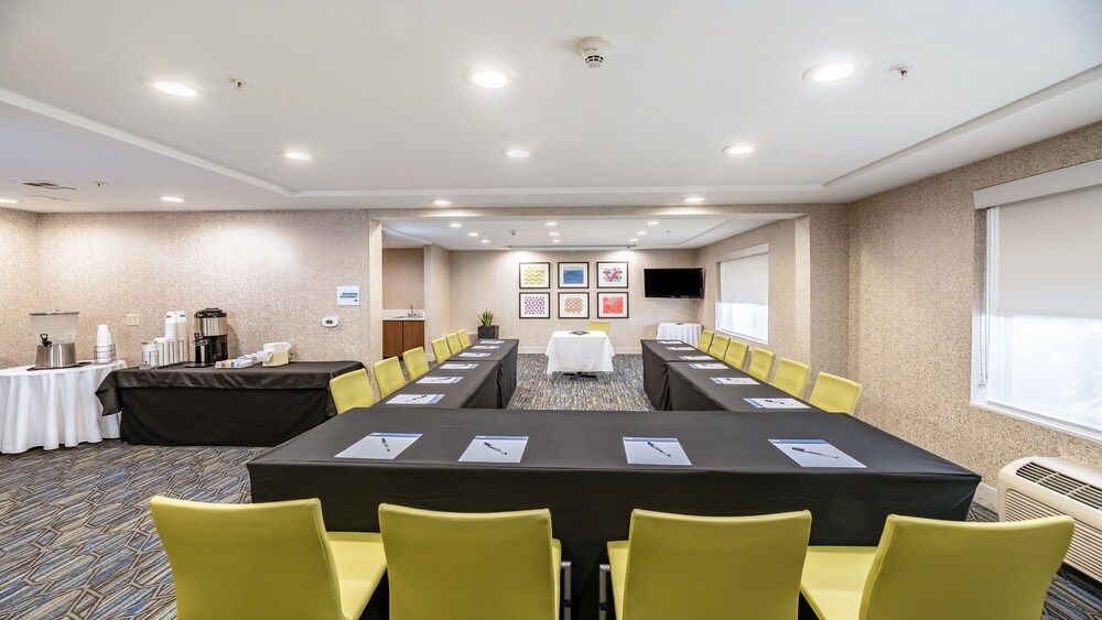 Holiday Inn Express Hotel And Suites Fremont Milpitas Central 53/69