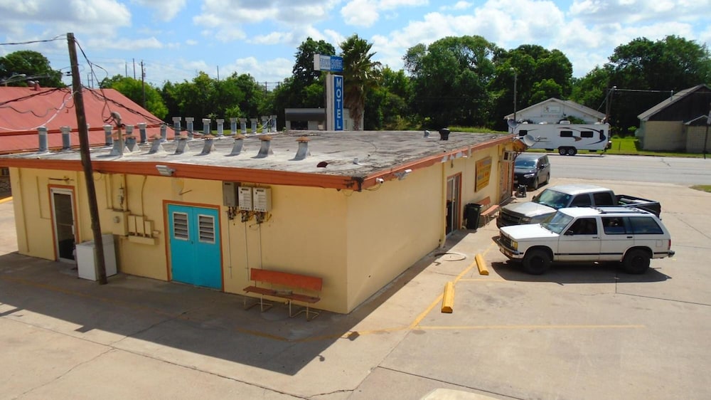 TOWN HOUSE MOTEL 11/61
