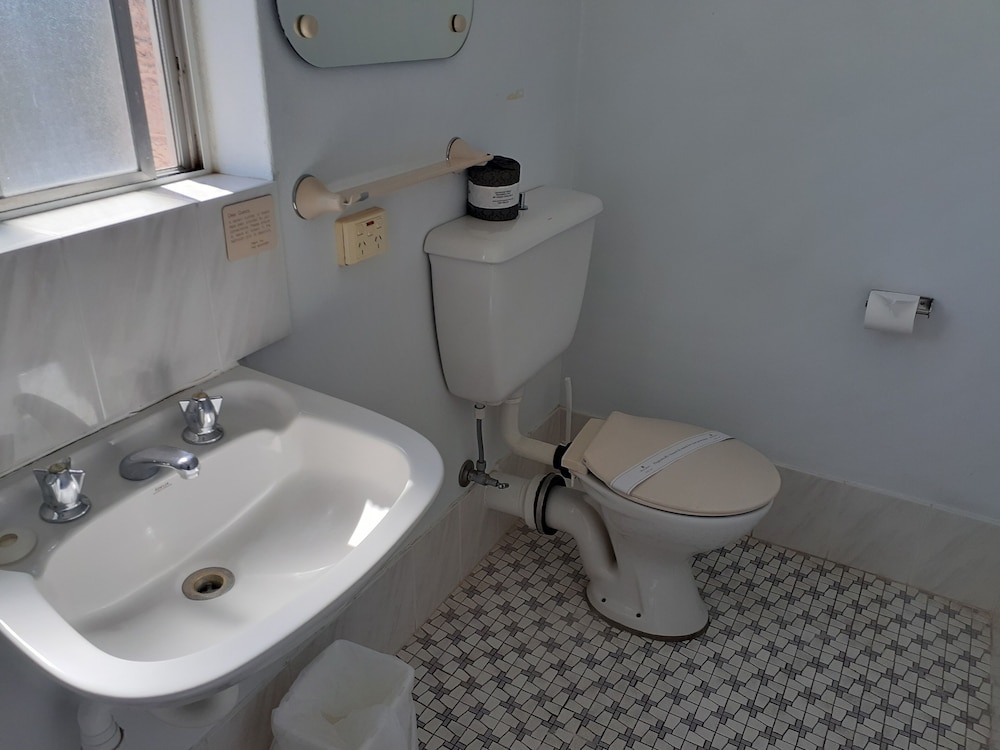 Crest Motor Inn 15/39