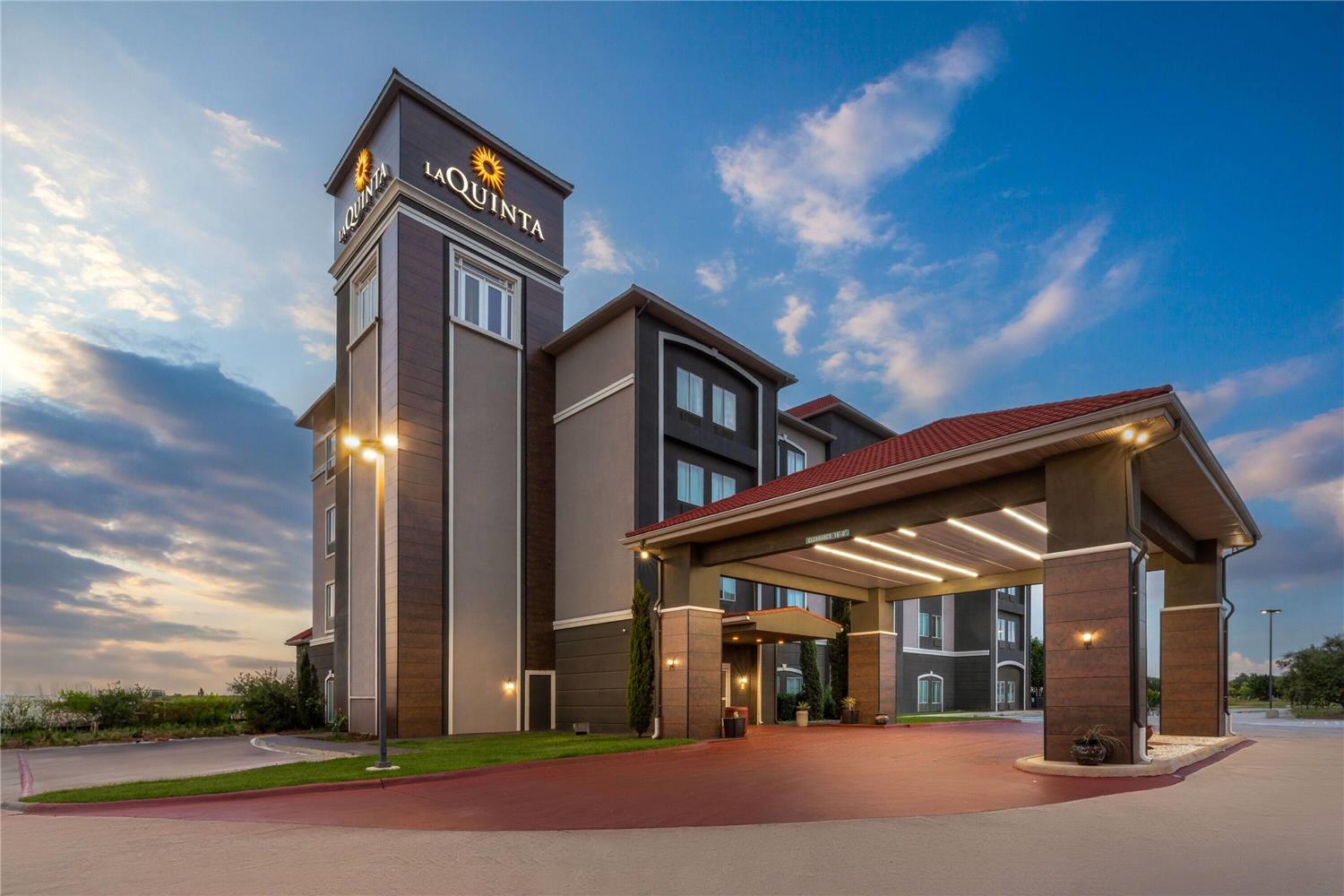 La Quinta Inn and Suites by Wyndham Brownwood 4/37
