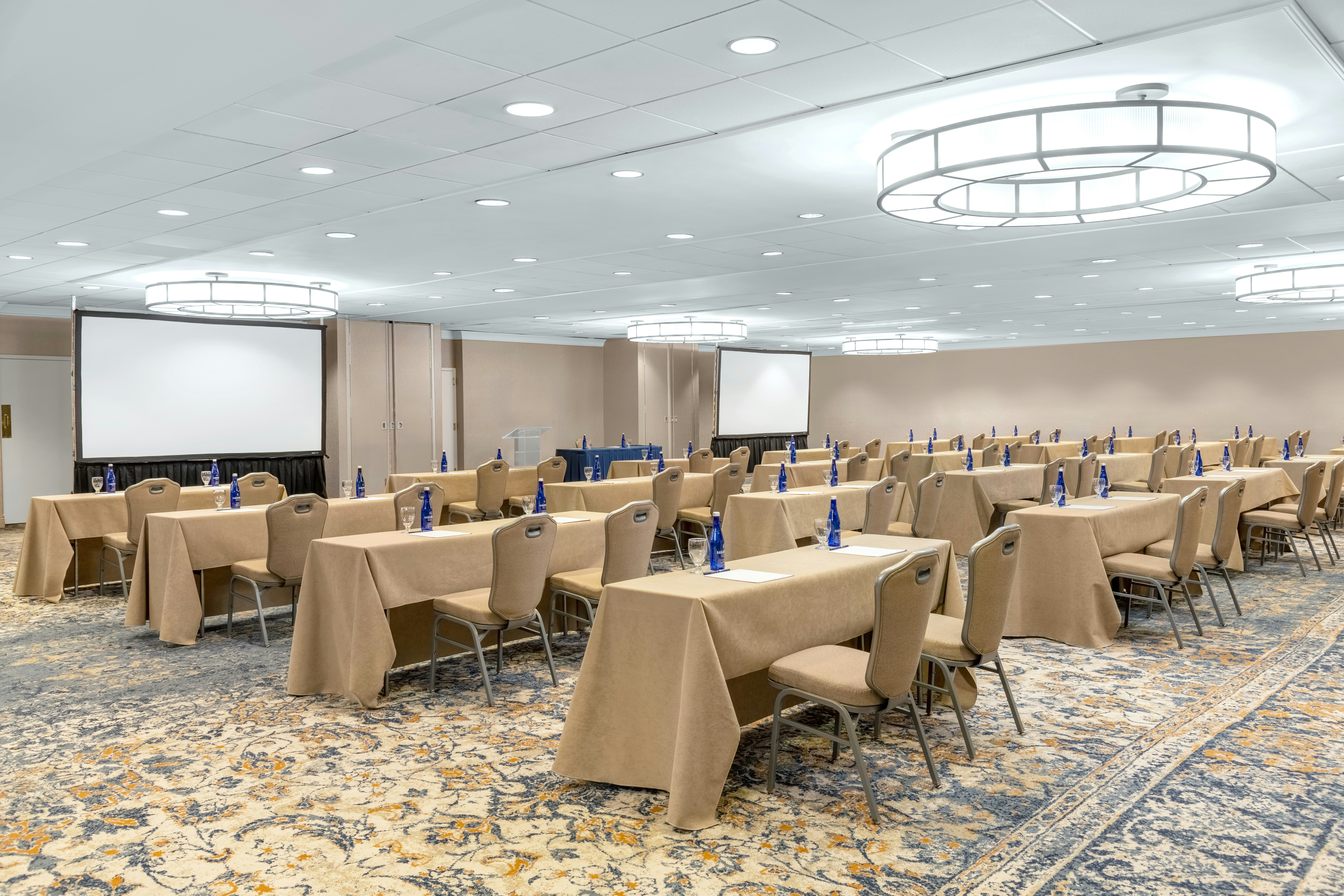 Doubletree By Hilton Mclean Tysons 65/71