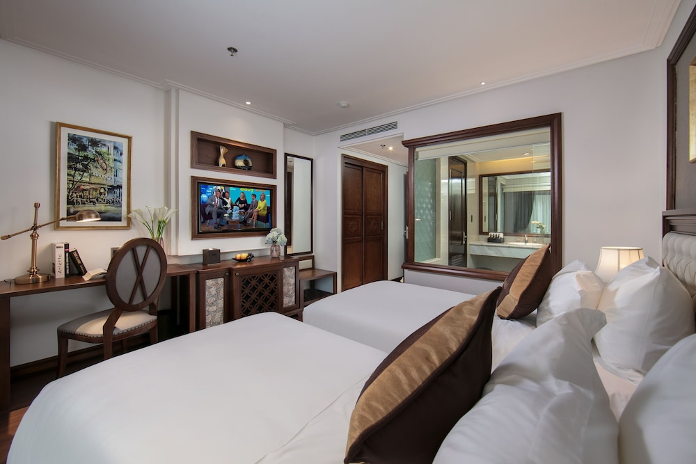 The Q Hotel 11/50