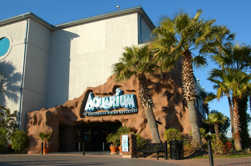 Kemah Boardwalk Inn 35/50