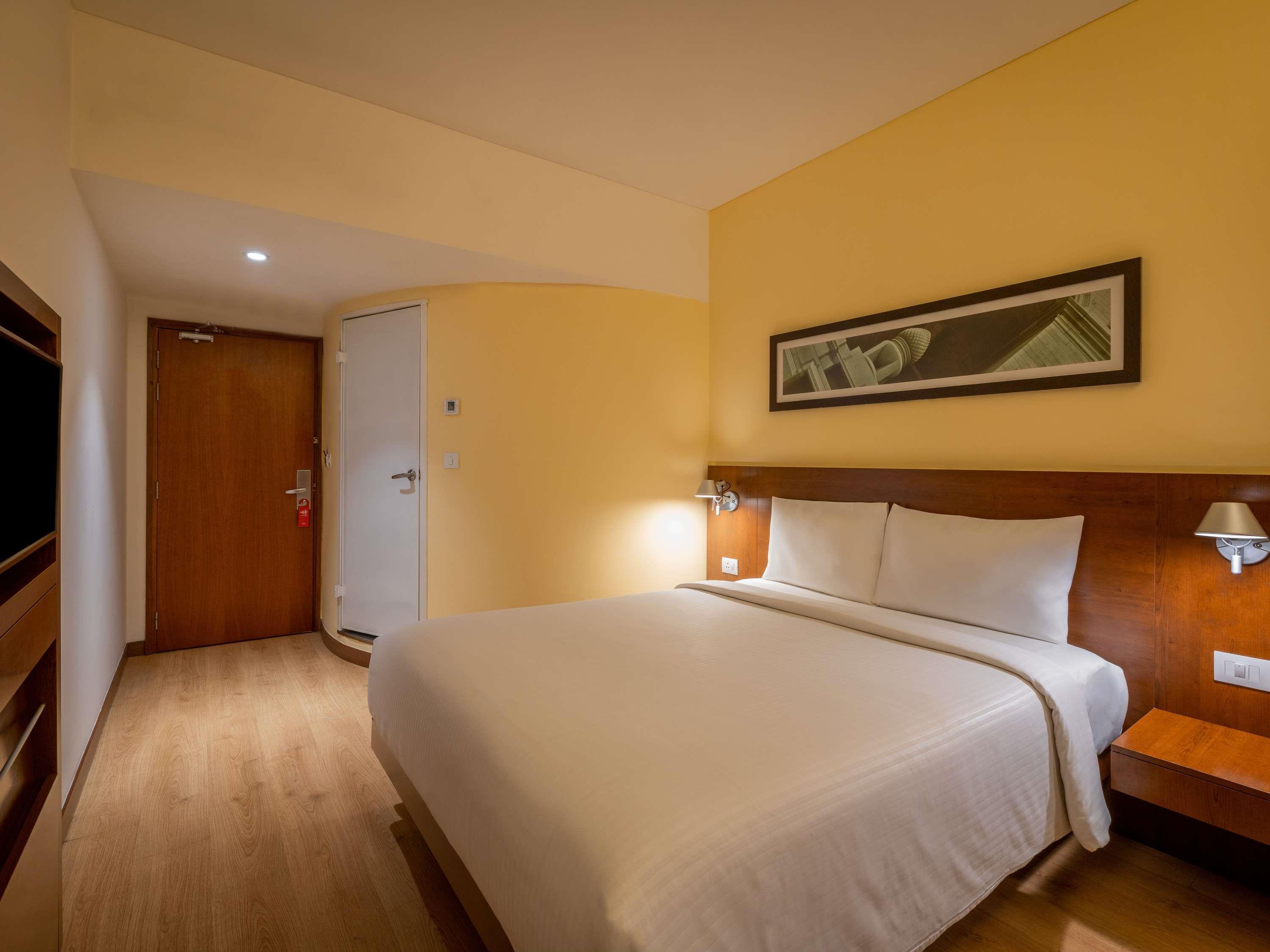 DELUXE, QUEEN BED