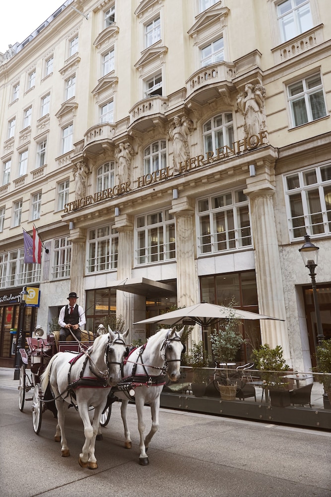 Steigenberger Hotel Herrenhof 65/70