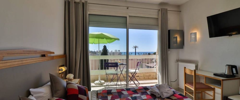 HOTEL DE LA MER 30/50
