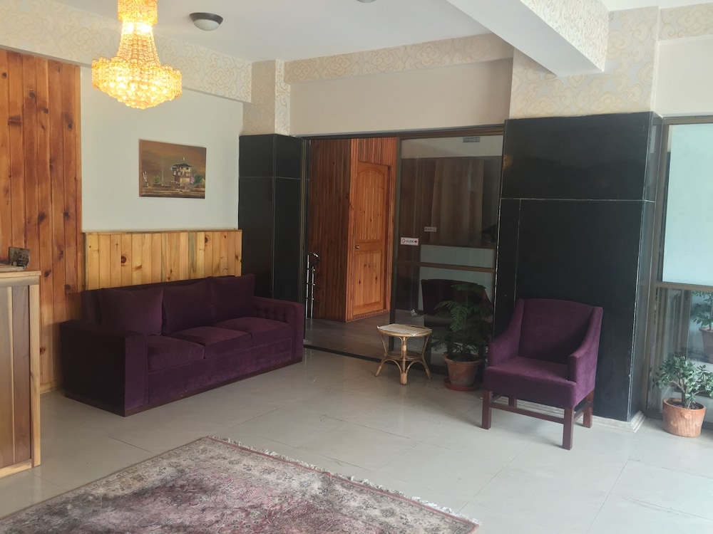 Khamsum Inn 30/47