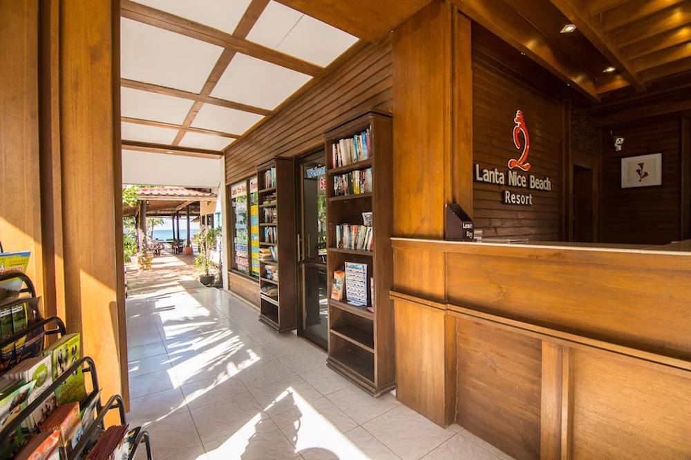 Lanta Nice Beach Resort 10/69