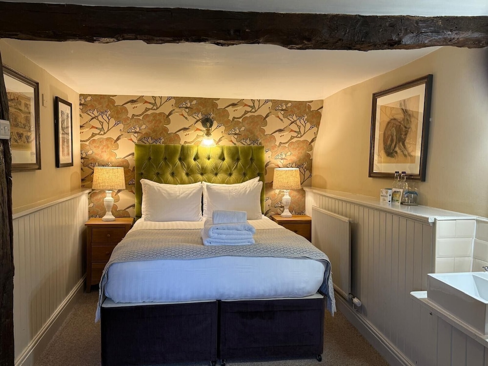 The Falkland Arms 11/50