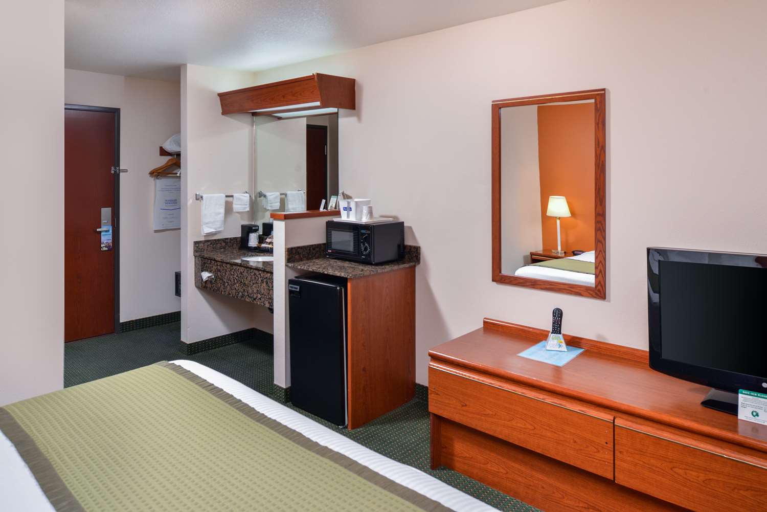 Travelodge Suites By Wyndham Newberg 40/60