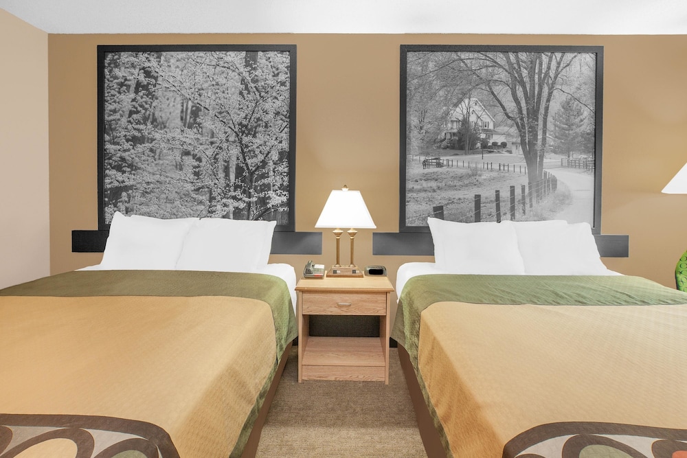 Super 8 by Wyndham Seville 5/25