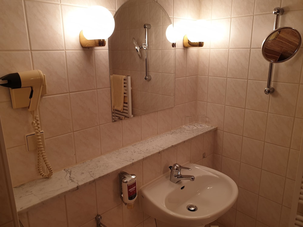 Hotel Weisser Schwan 30/34