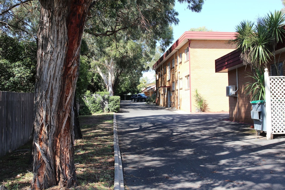 Westwood Motor Inn 4/50