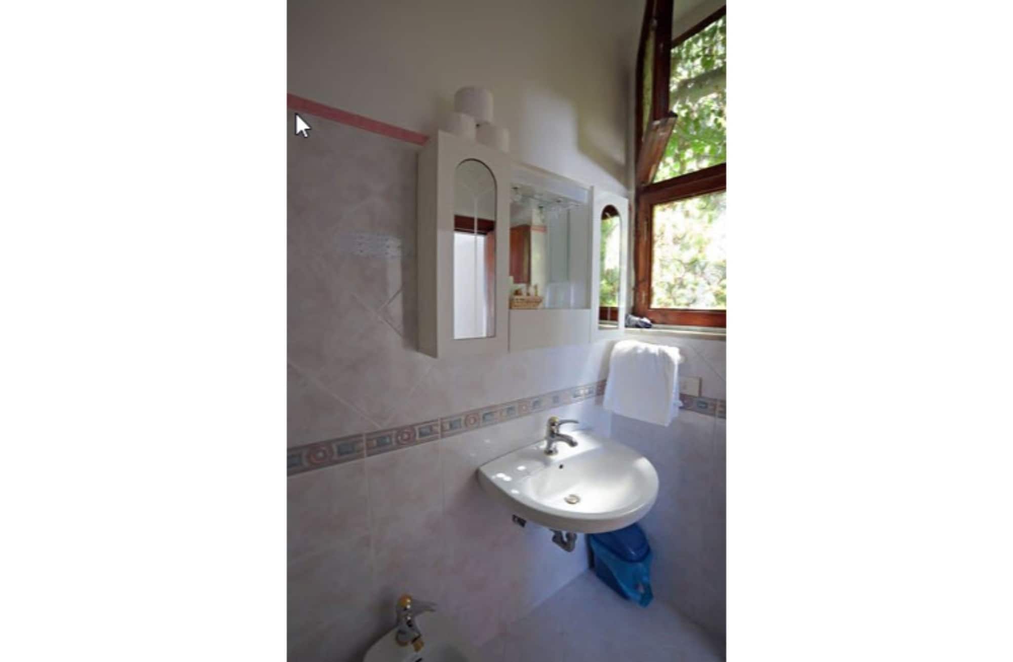 غرفة أساسية ثلاثية بسرير مزدوج وسرير فردي بإطلالة على البحر، Villa Bellavista 6/6