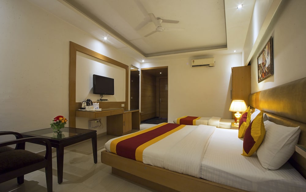 HOTEL KRISHNA DELUXE 31/70