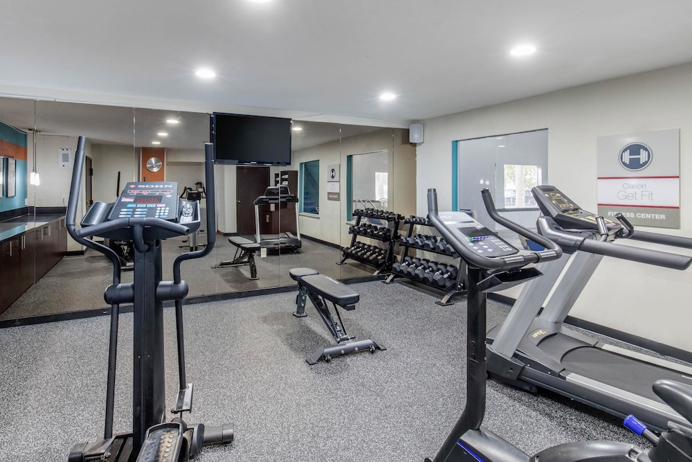 Clarion Inn & Suites Dfw North 31/49