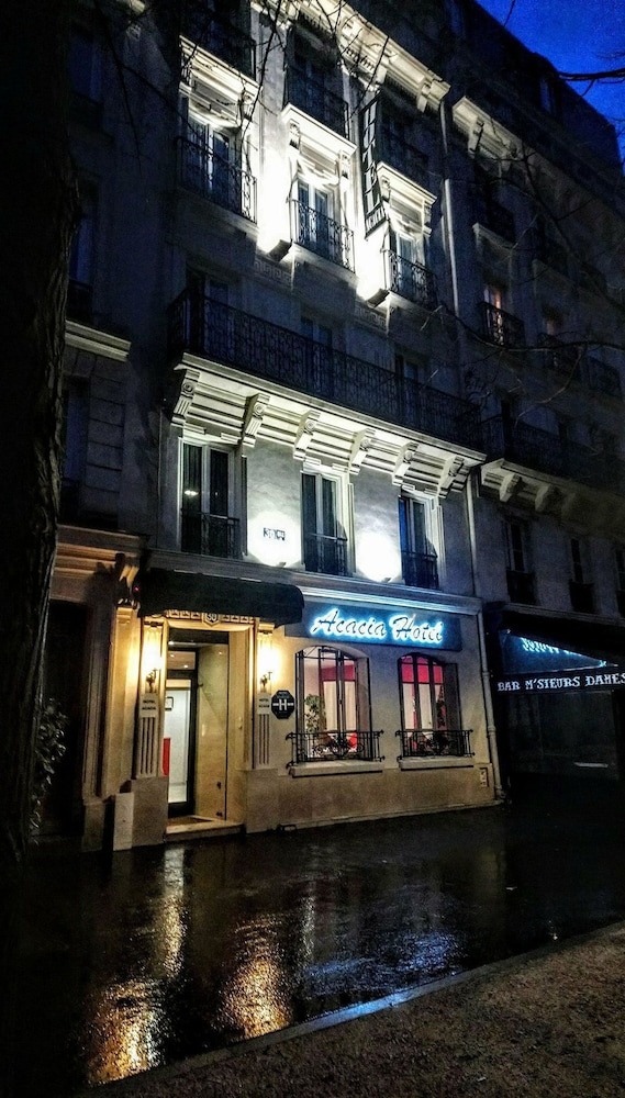 Acacia Hotel 2/20
