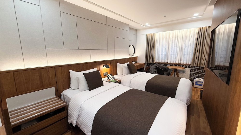 Commodore Hotel Busan 12/62