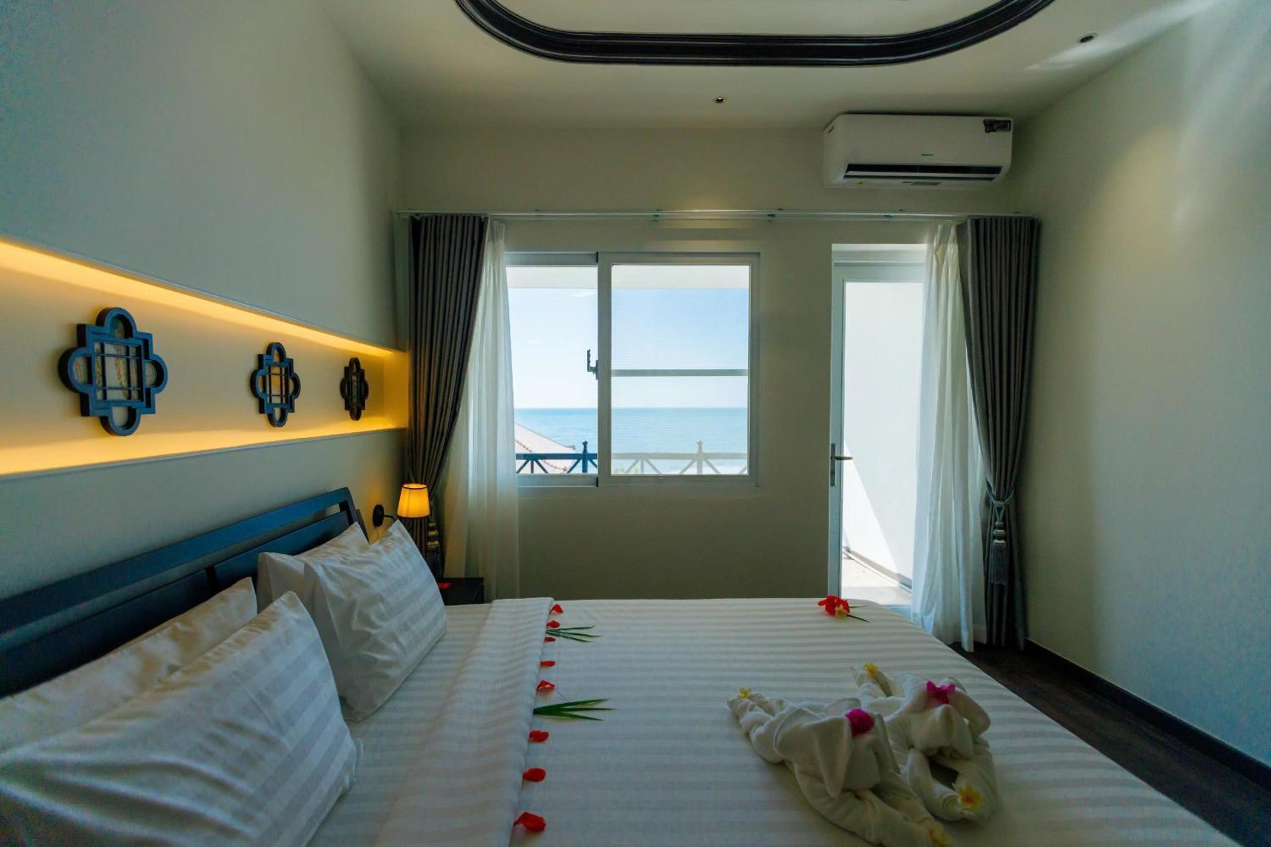 Executive, Suite, Double and Twin Beds, Sea View, Terrace