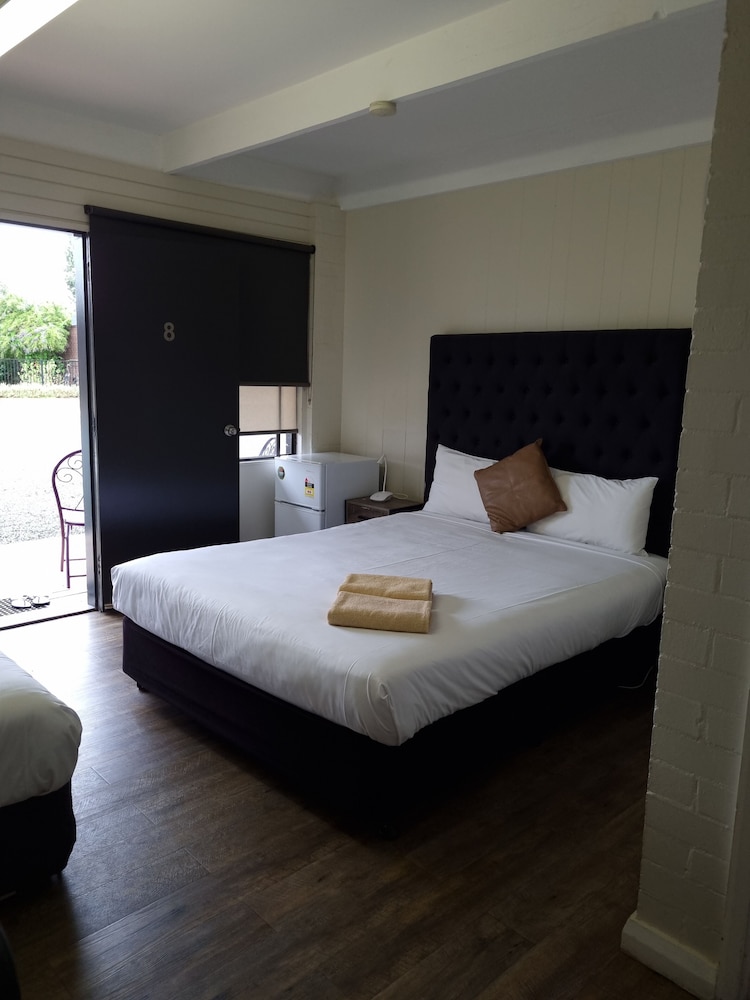 Bidgee Motor Inn 15/50