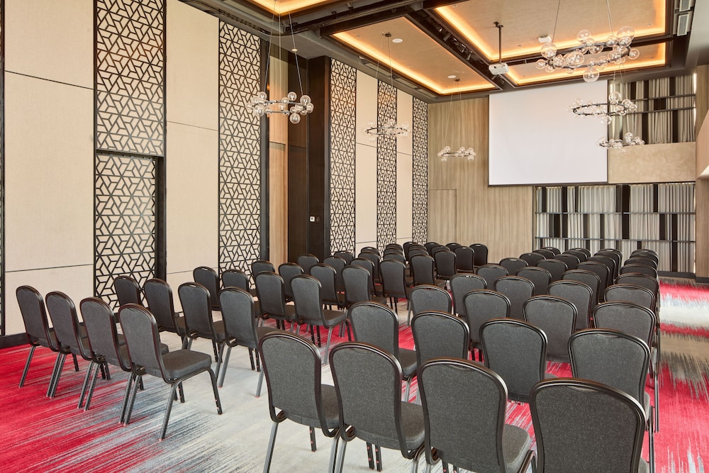 Radisson RED Cebu Mandaue 33/43