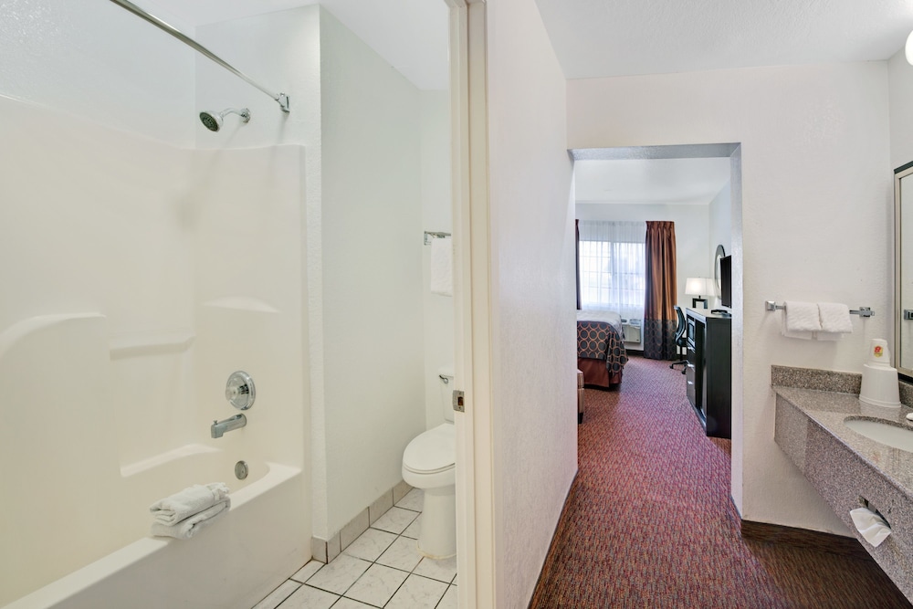 Surestay Plus Hotel By Best Western San Antonio North 281 N 11/28