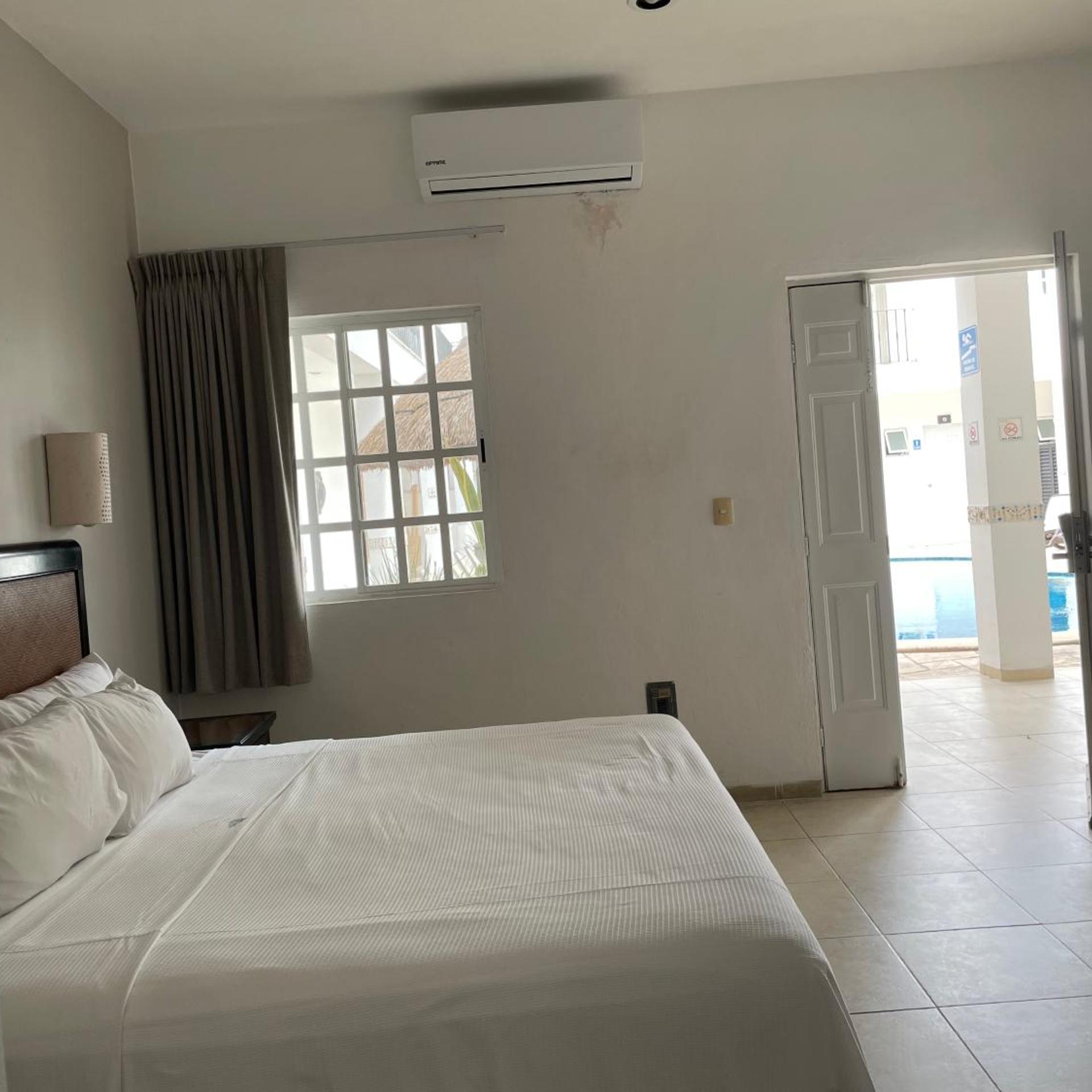 Room, King Bed