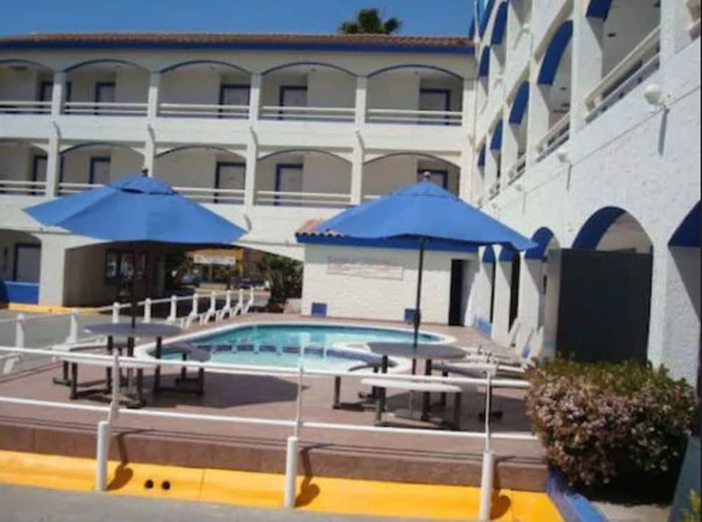 Hotel Pueblito Inn 5/45