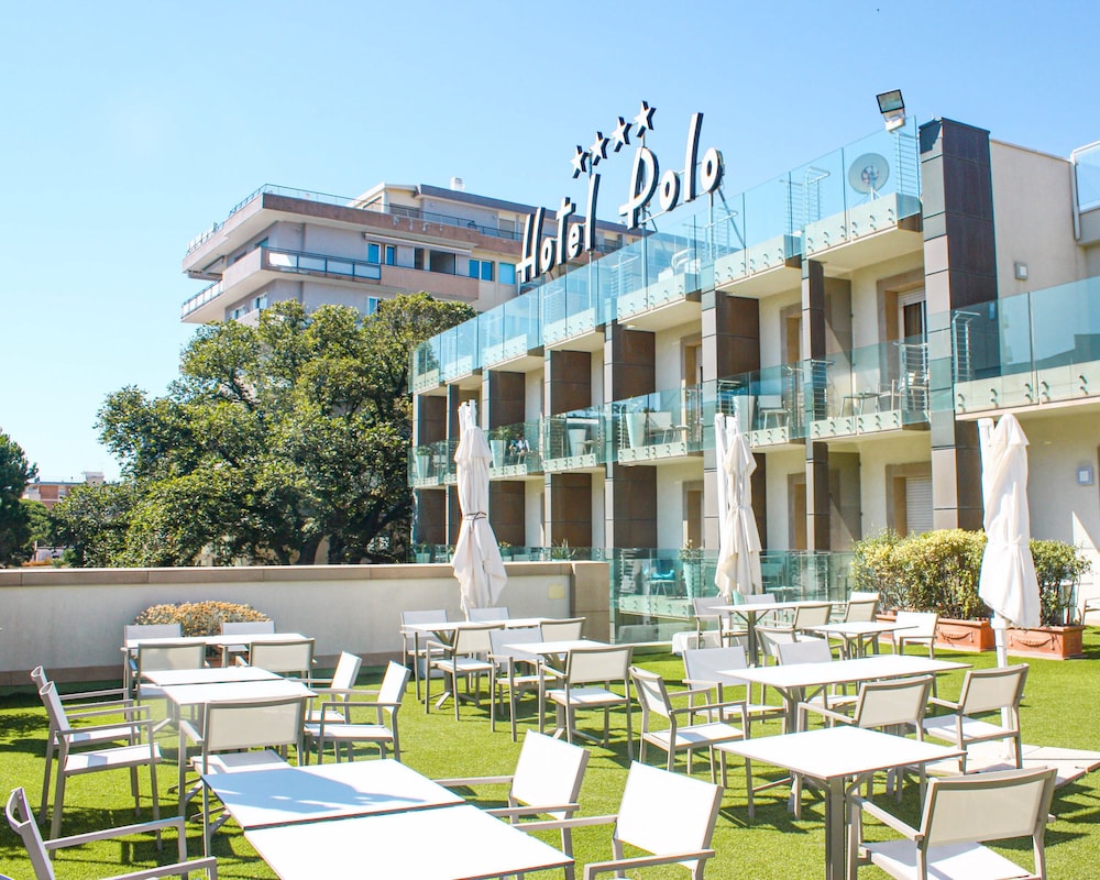 Hotel Polo 6/74