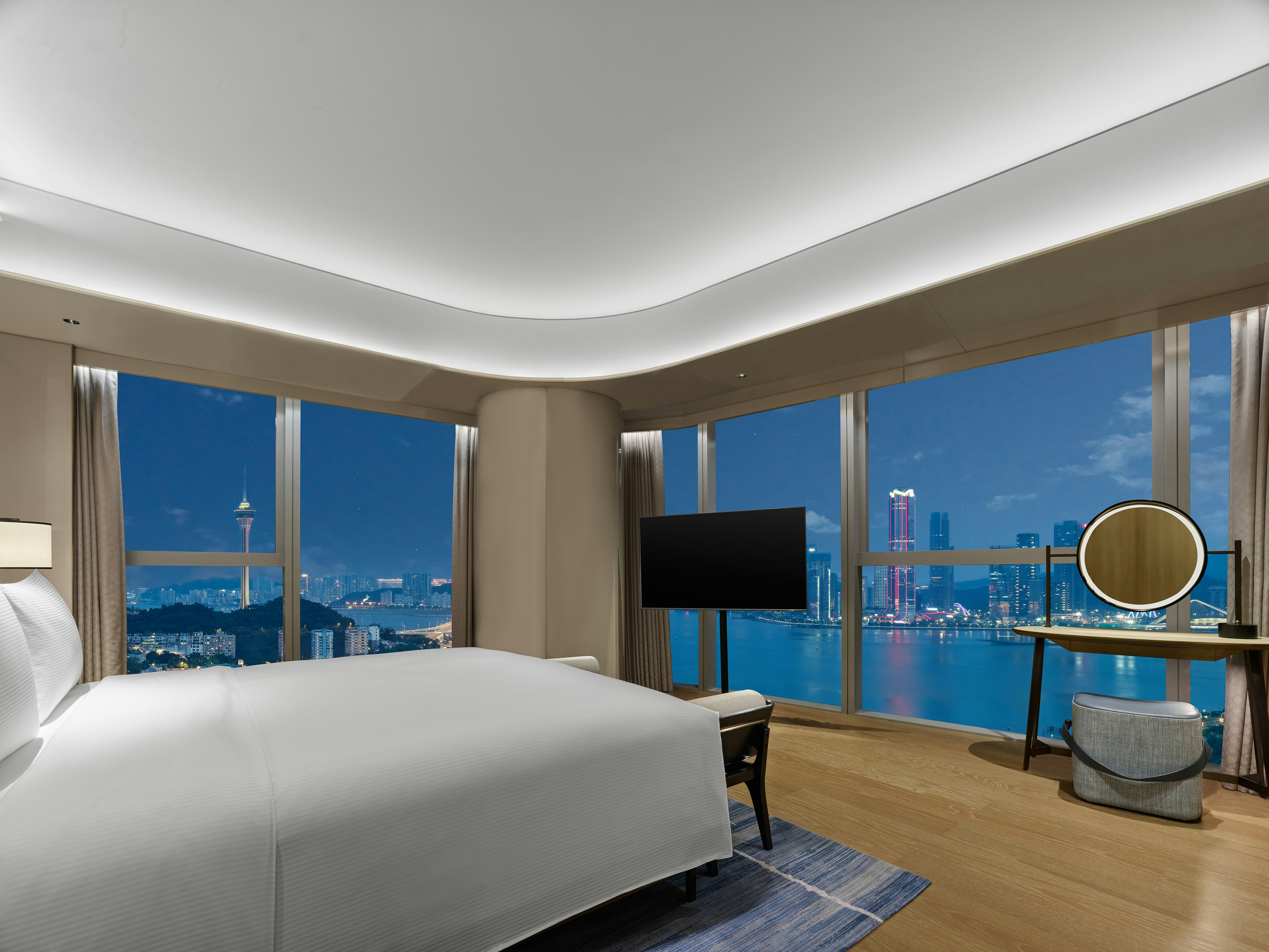 Deluxe, Suite, King Bed