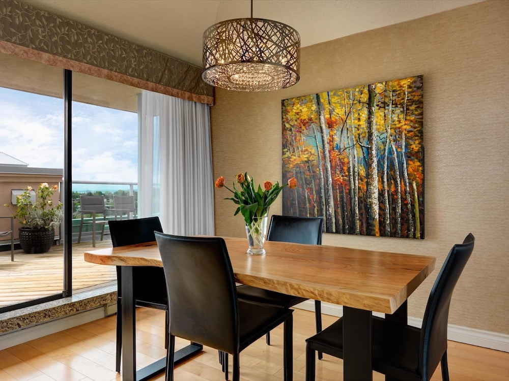 Best Western PLUS Inner Harbour Hotel 41/47
