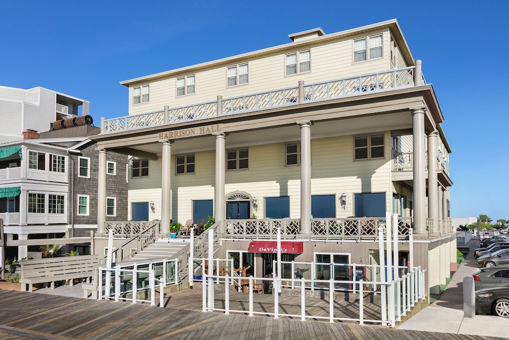 Harrison Hall Hotel 4/50