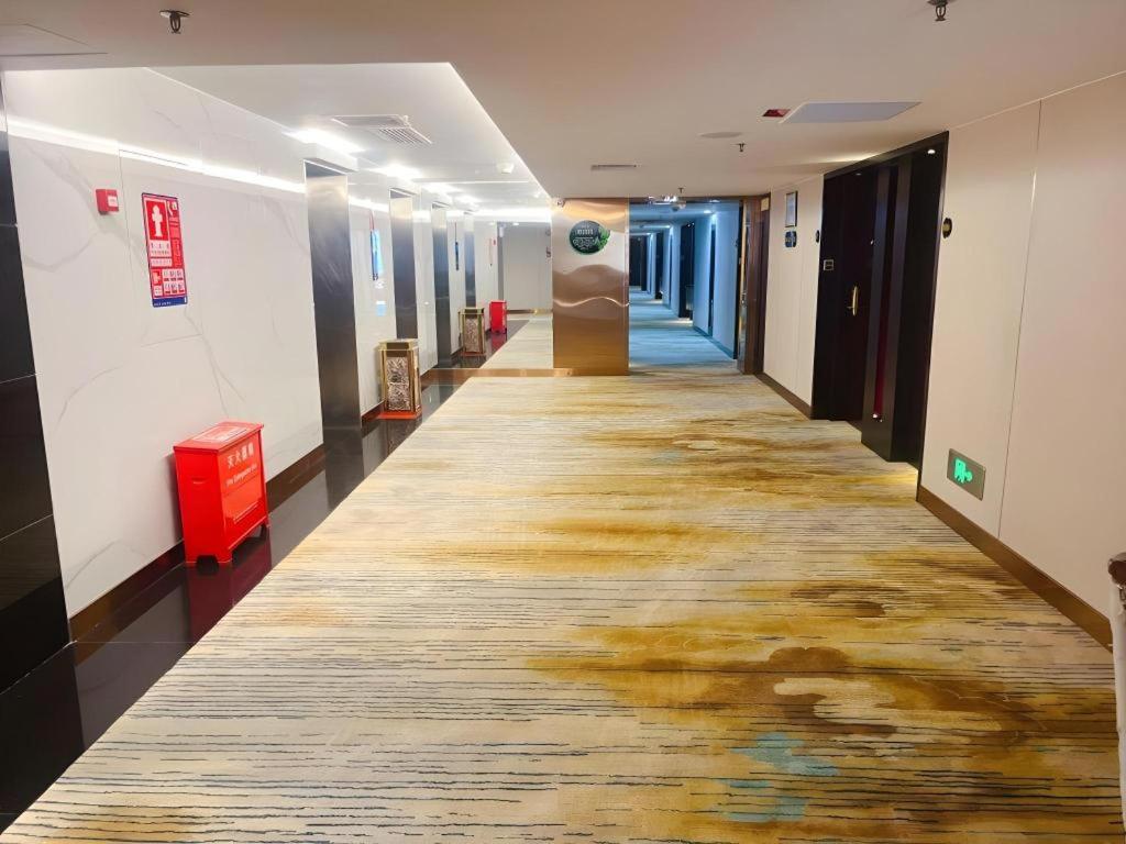 Shenzhen Lotus Hotel 32/51