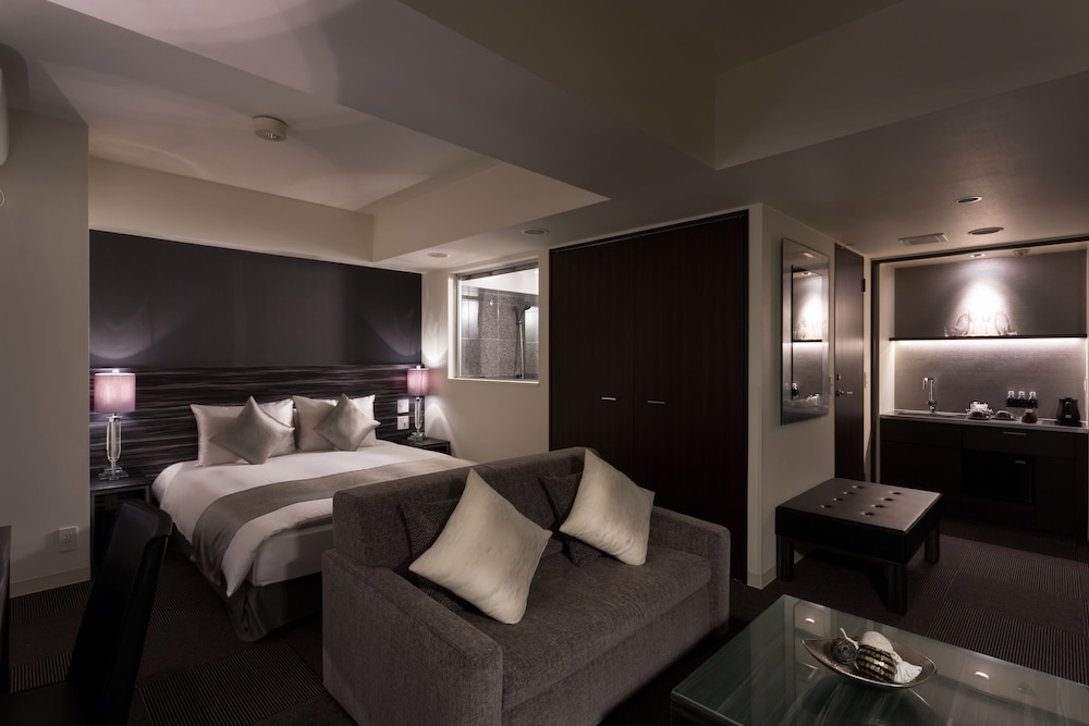 Roppongi Hotel S 36/75