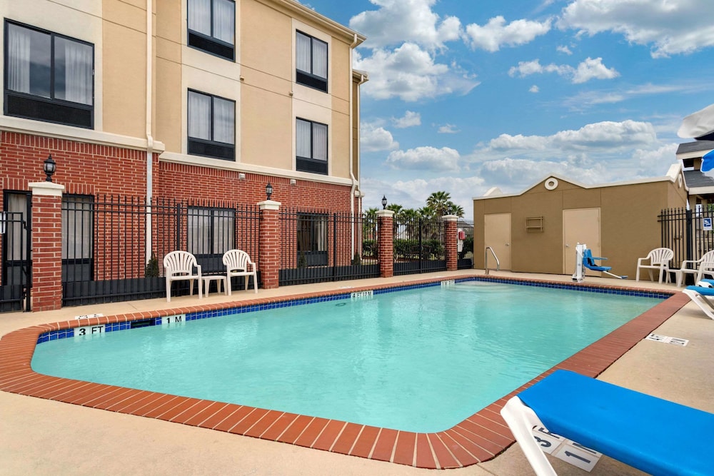 Comfort Inn and Suites Port Arthur Port Neches 5/33