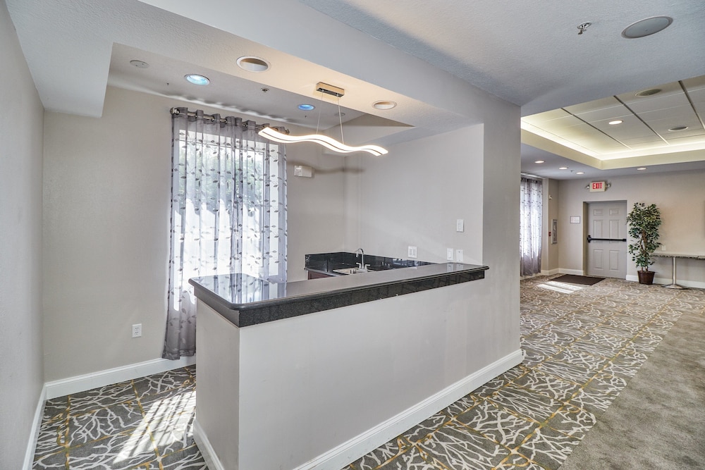 Holiday Inn Express Hotel Suites Clearwater Us 19 N 8/71