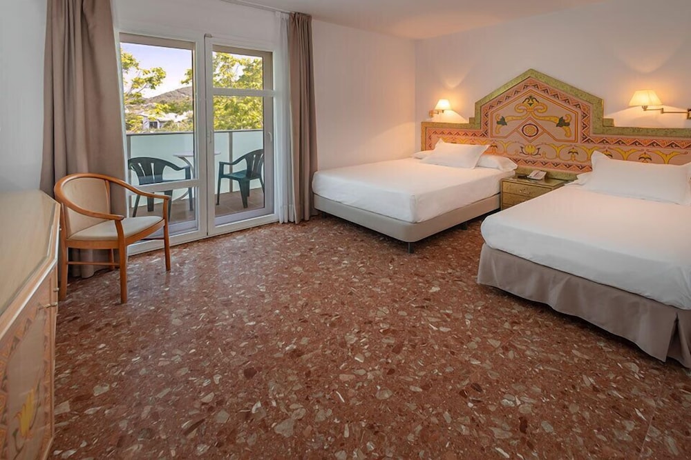 Room, Triple, 3 Beds, Mountain View, Terrace