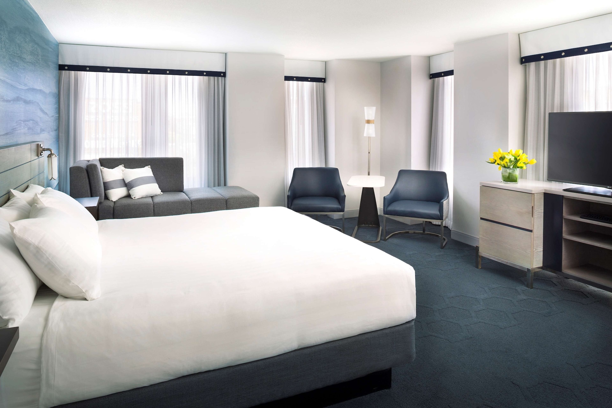 ROOM, QUEEN BED, ACCESSIBLE